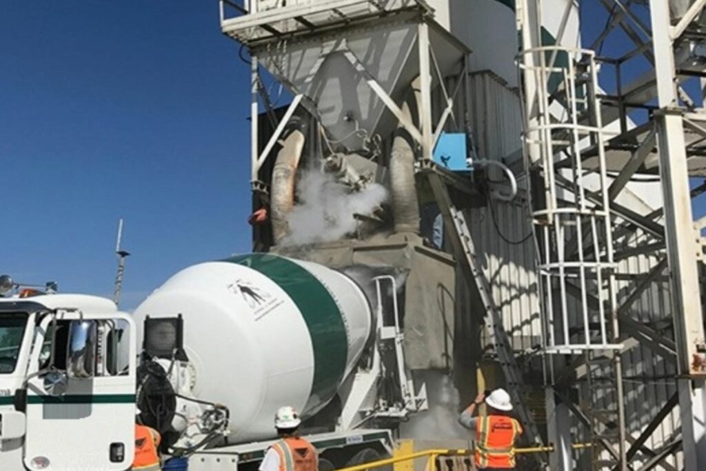 concrete cooling with liquid nitrogen on a construction site